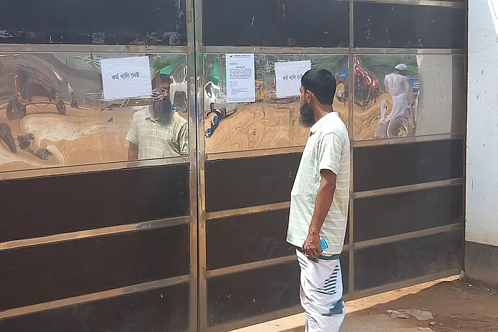 A worker reads the closure notice in front of the Starling Apparels Limited